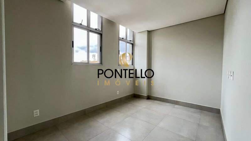 Cobertura, Centro, 2 Quartos, 0 Vaga, 4 Suítes