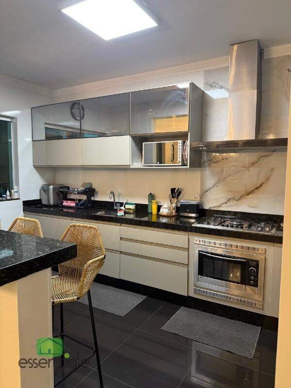 Casa, Europa, 3 Quartos, 3 Vagas, 1 Suíte