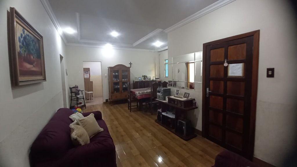 Casa, Centro, 6 Quartos, 0 Vaga, 1 Suíte