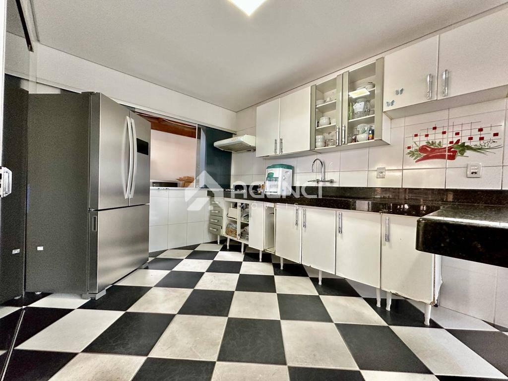 Casa, Cabral, 4 Quartos, 0 Vaga, 1 Suíte