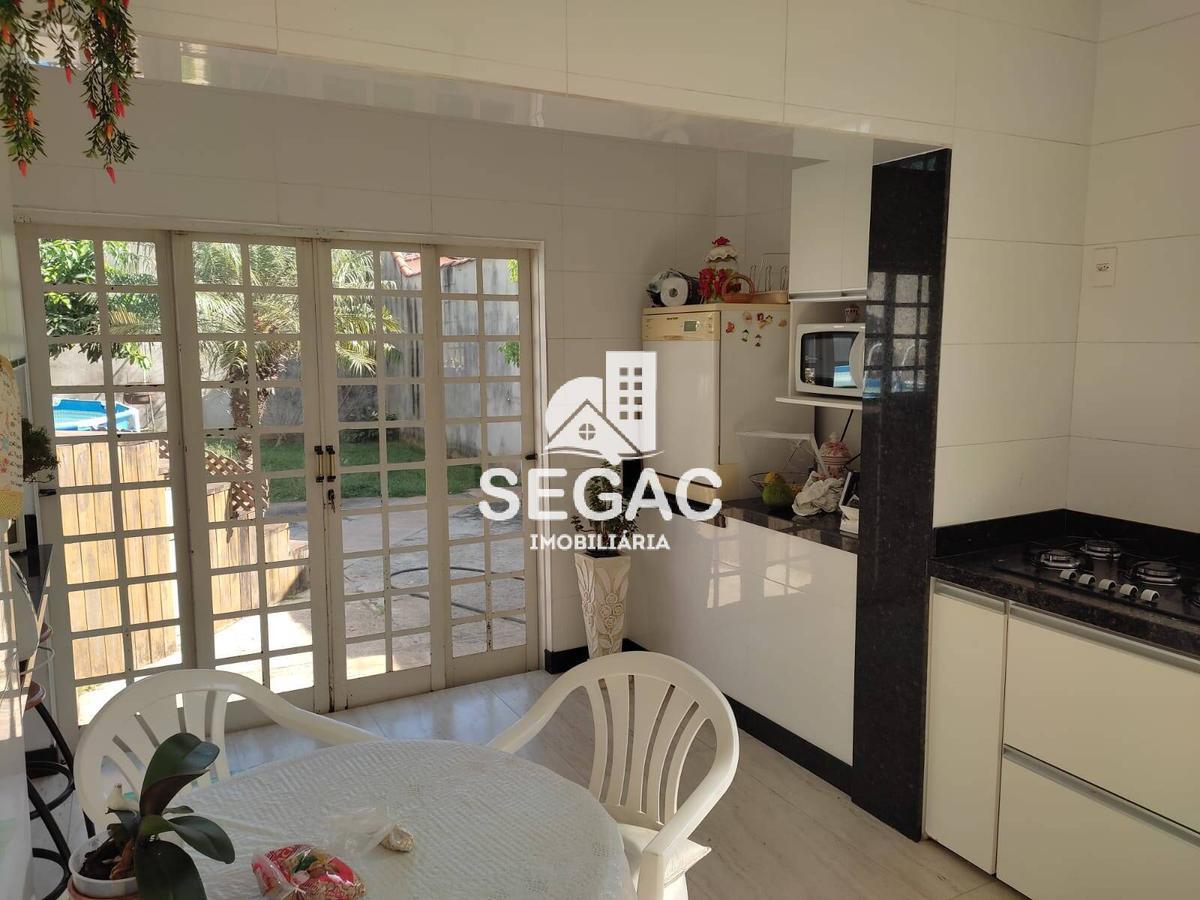 Casa, Arvoredo, 4 Quartos, 5 Vagas, 1 Suíte