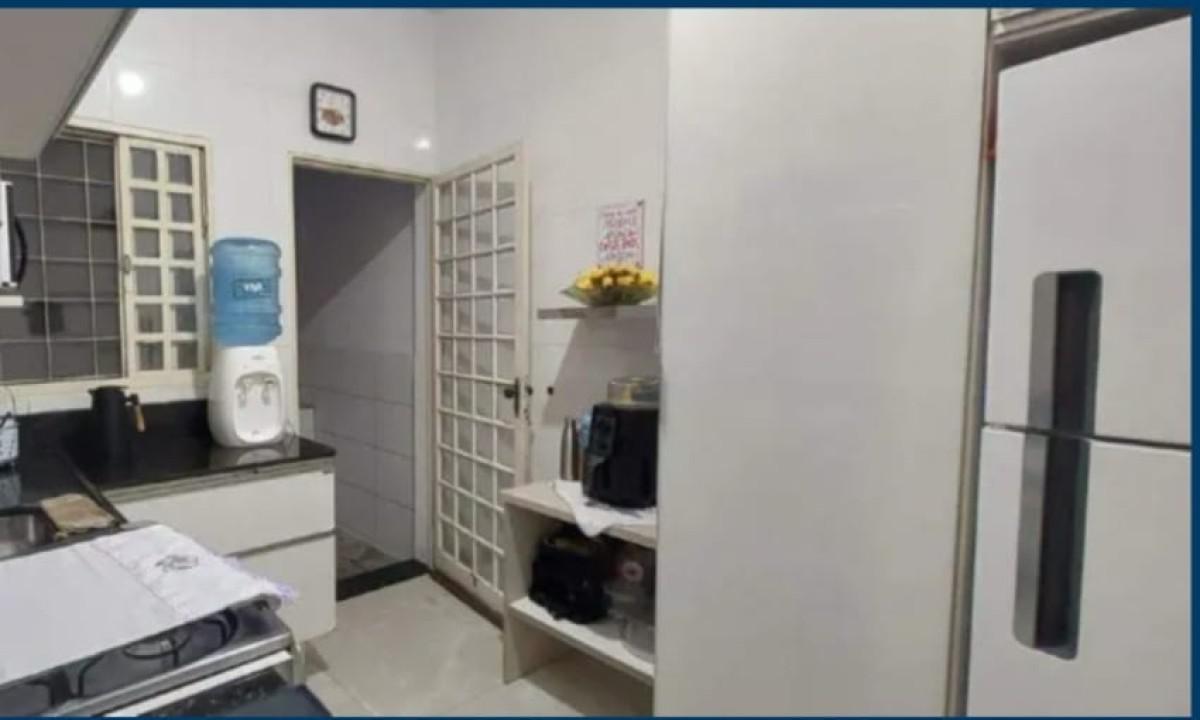 Casa, Santa Cruz Industrial, 3 Quartos, 2 Vagas