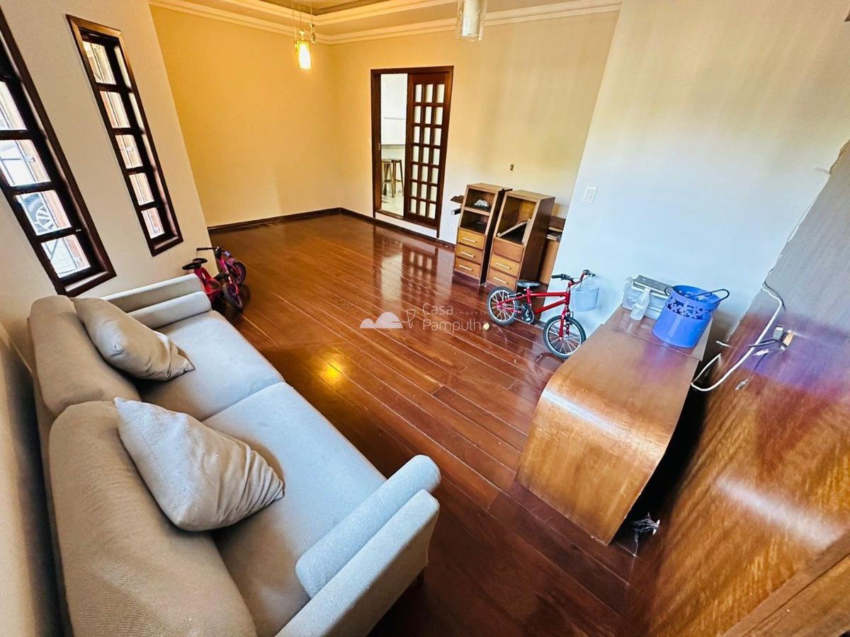 Casa, Santa Branca, 5 Quartos, 4 Vagas, 2 Suítes