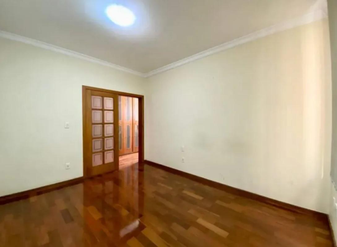 Casa, Castelo, 4 Quartos, 6 Vagas, 1 Suíte