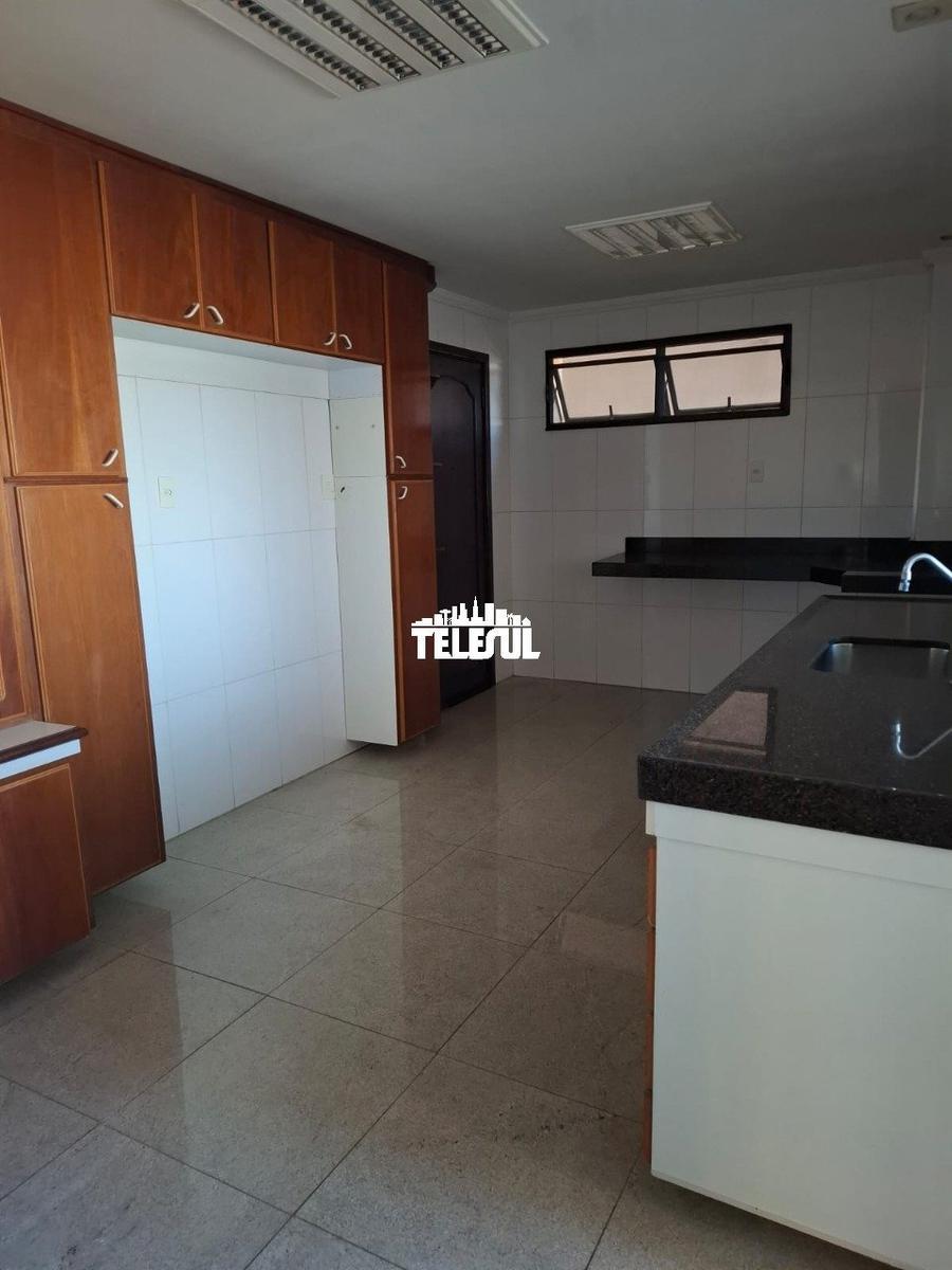 Apartamento, Centro, 4 Quartos, 2 Vagas, 1 Suíte