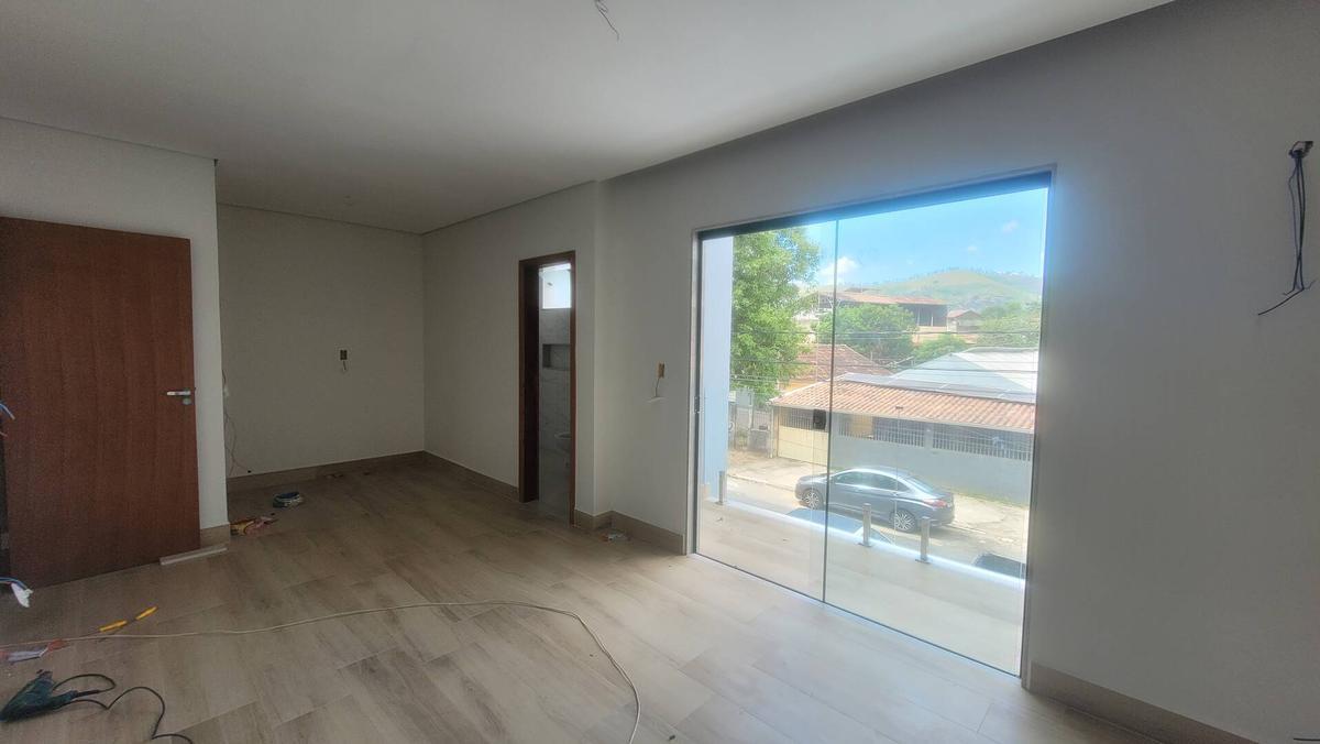 Casa, Quitandinha, 3 Quartos, 2 Vagas, 1 Suíte
