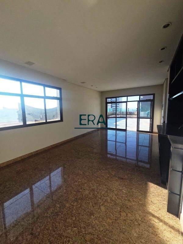 Cobertura, Funcionários, 5 Quartos, 4 Vagas, 4 Suítes