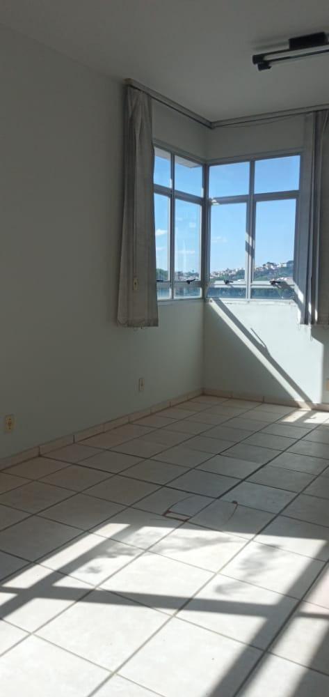 Sala, Barro Preto, 0 Quarto, 2 Vagas