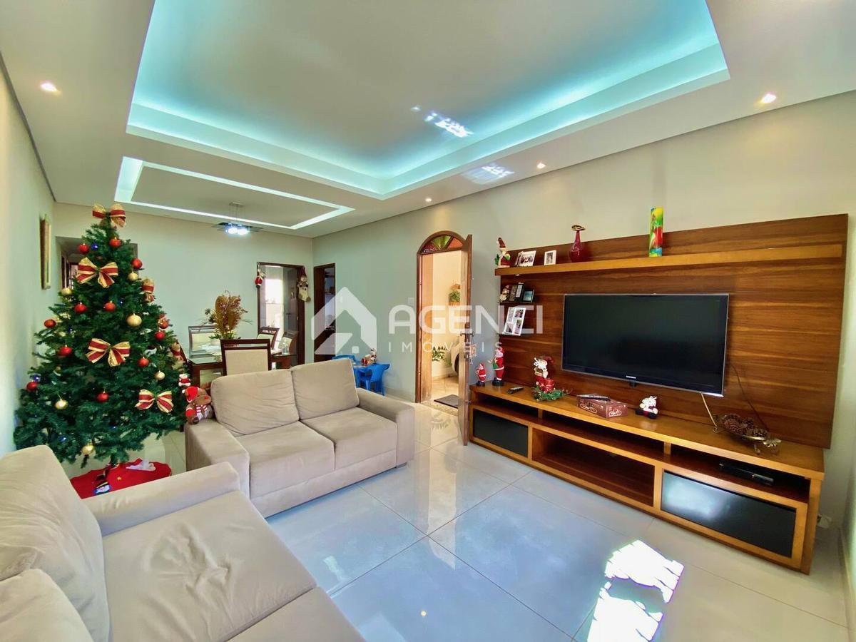 Casa, Santa Maria, 3 Quartos, 0 Vaga, 1 Suíte