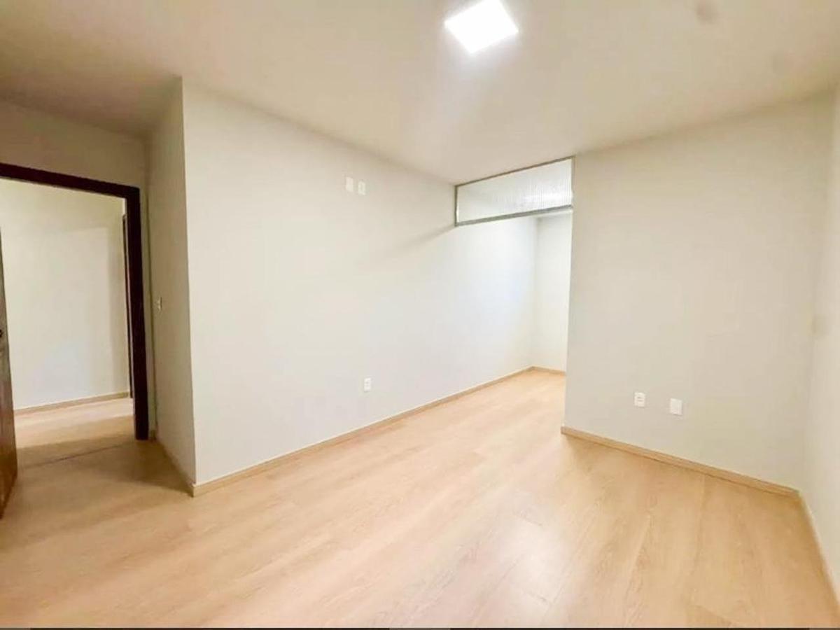 Casa, Castelo, 4 Quartos, 3 Vagas, 1 Suíte