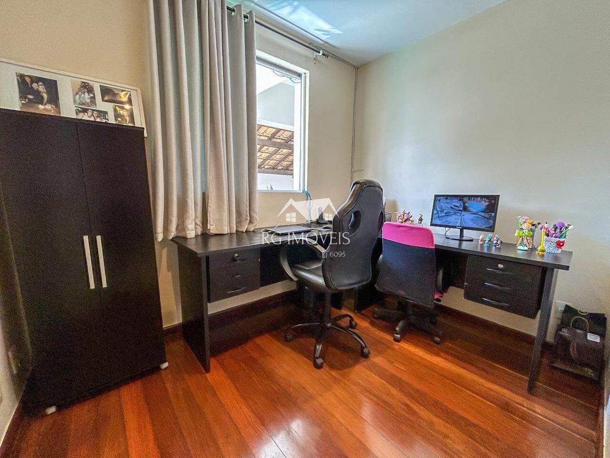 Casa, Santa Cruz Industrial, 4 Quartos, 4 Vagas, 2 Suítes