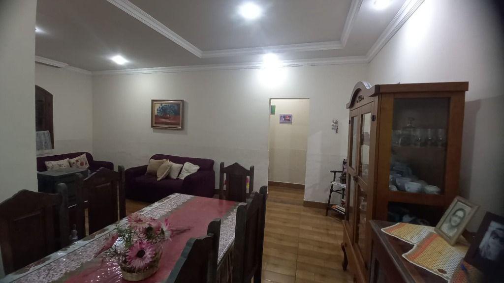 Casa, Centro, 6 Quartos, 0 Vaga, 1 Suíte