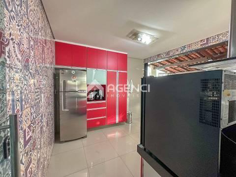 Casa, Camargos, 3 Quartos, 0 Vaga, 2 Suítes