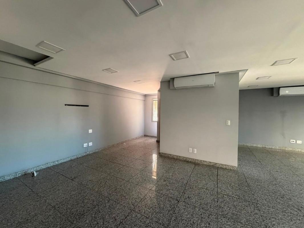 Sala, Barro Preto, 0 Quarto, 2 Vagas