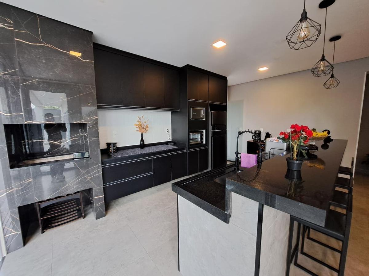 Casa, Centro, 4 Quartos, 3 Vagas, 1 Suíte