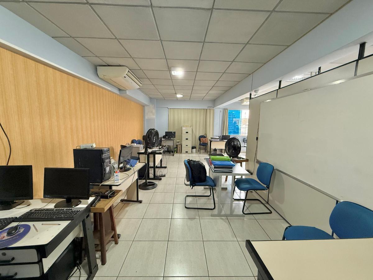 Sala, Liberdade, 0 Quarto, 13 Vagas