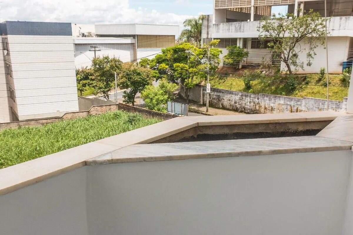 Apartamento, Estoril, 4 Quartos, 2 Vagas, 1 Suíte