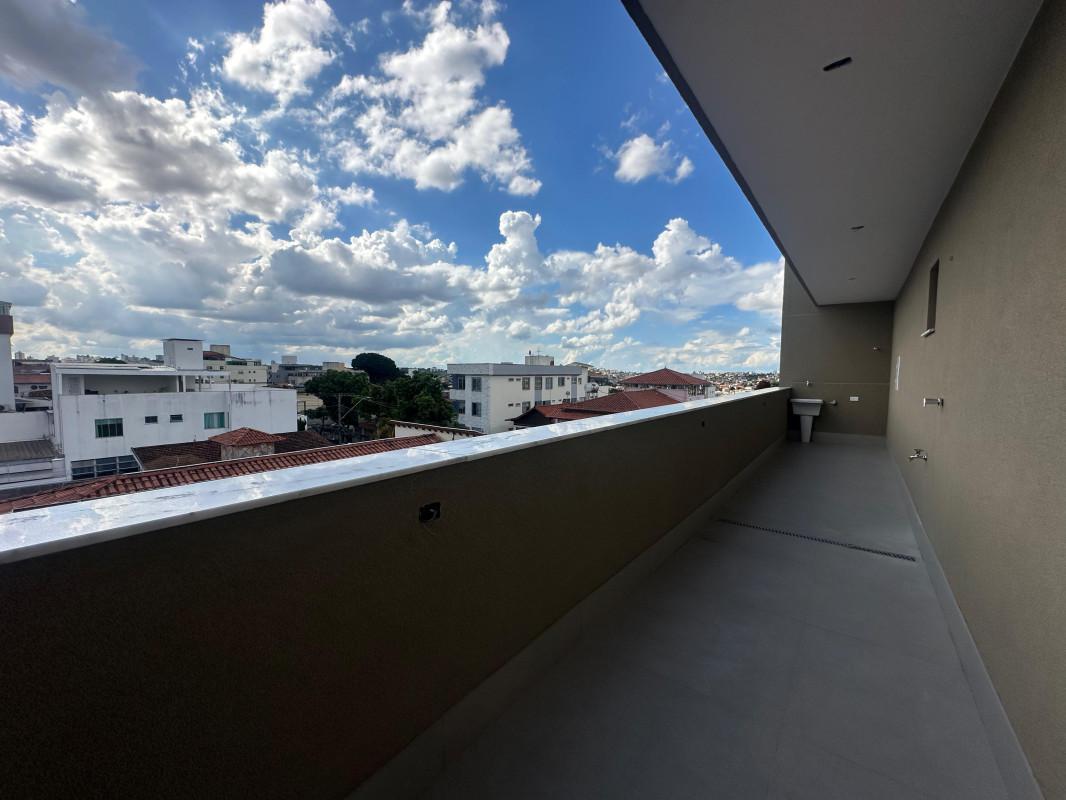 Cobertura, Esplanada, 4 Quartos, 2 Vagas, 1 Suíte