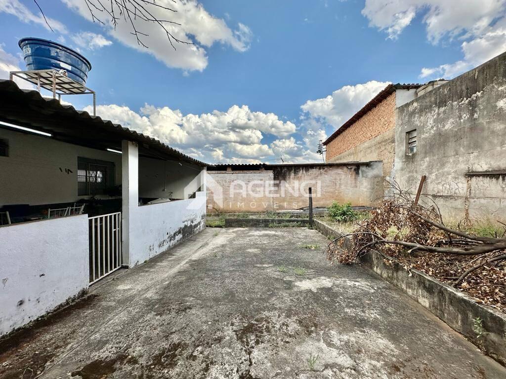 Casa, Coqueiros, 3 Quartos, 0 Vaga, 0 Suíte