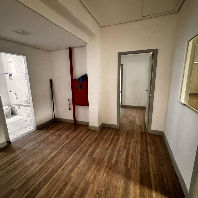 Andar, Estoril, 0 Quarto, 4 Vagas