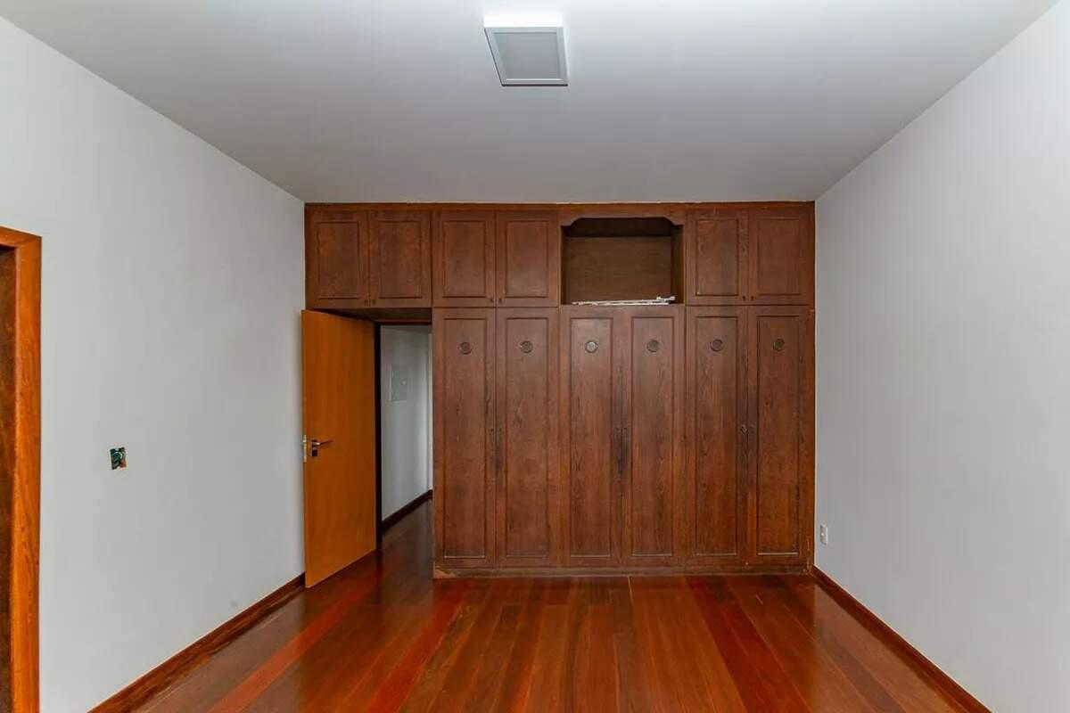 Casa, Palmeiras, 4 Quartos, 8 Vagas, 1 Suíte