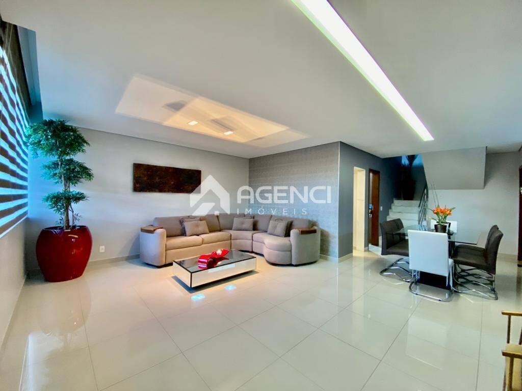 Casa, Trevo, 4 Quartos, 0 Vaga, 3 Suítes