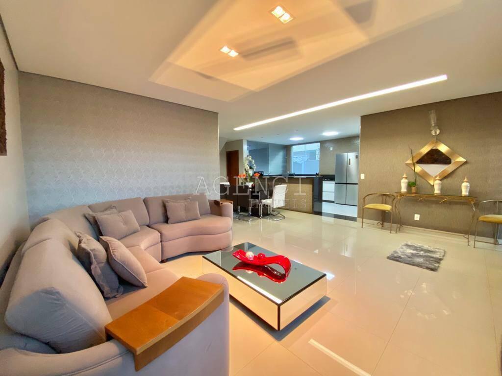 Casa, Trevo, 4 Quartos, 0 Vaga, 3 Suítes