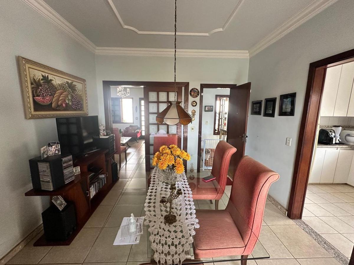 Casa, Santa Mônica, 5 Quartos, 3 Vagas, 1 Suíte