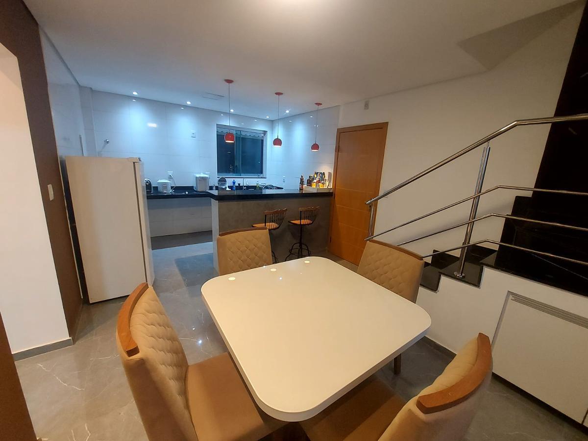 Cobertura, Arvoredo, 4 Quartos, 0 Vaga, 1 Suíte