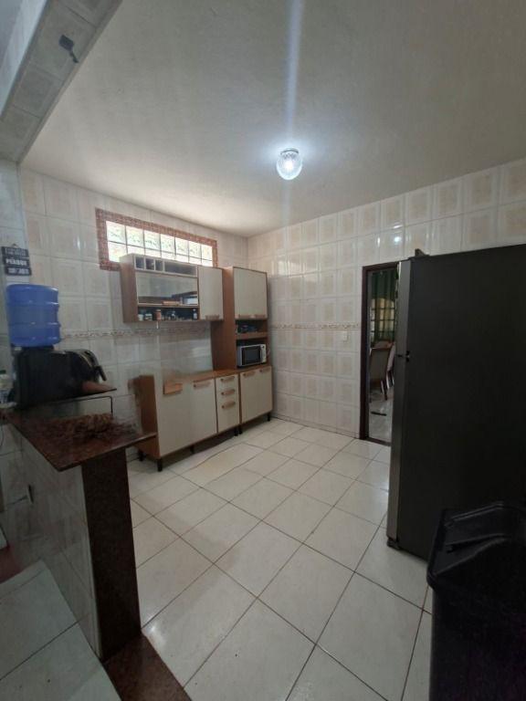 Casa, Centro, 4 Quartos, 0 Vaga