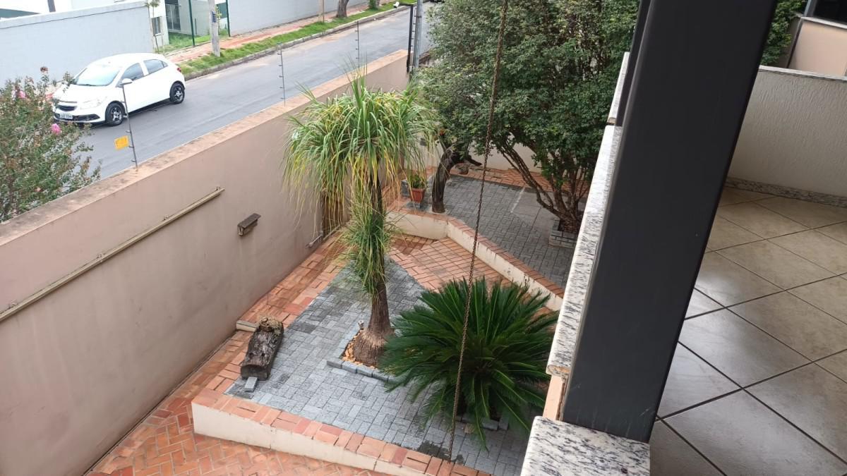 Casa, Colonial, 6 Quartos, 8 Vagas, 1 Suíte