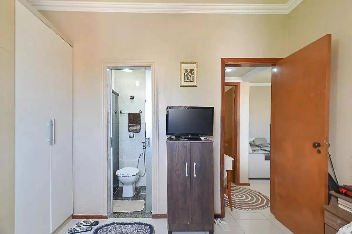 Apartamento, Sagrada Família, 2 Quartos, 1 Vaga, 1 Suíte