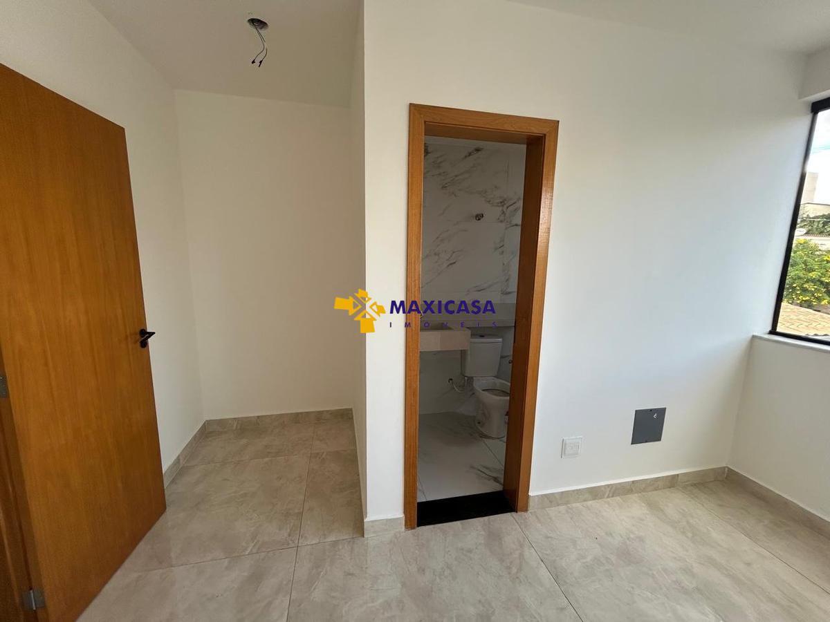 Casa, Santa Branca, 3 Quartos, 2 Vagas, 1 Suíte