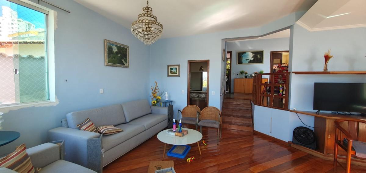 Casa, João Pinheiro, 5 Quartos, 4 Vagas, 1 Suíte