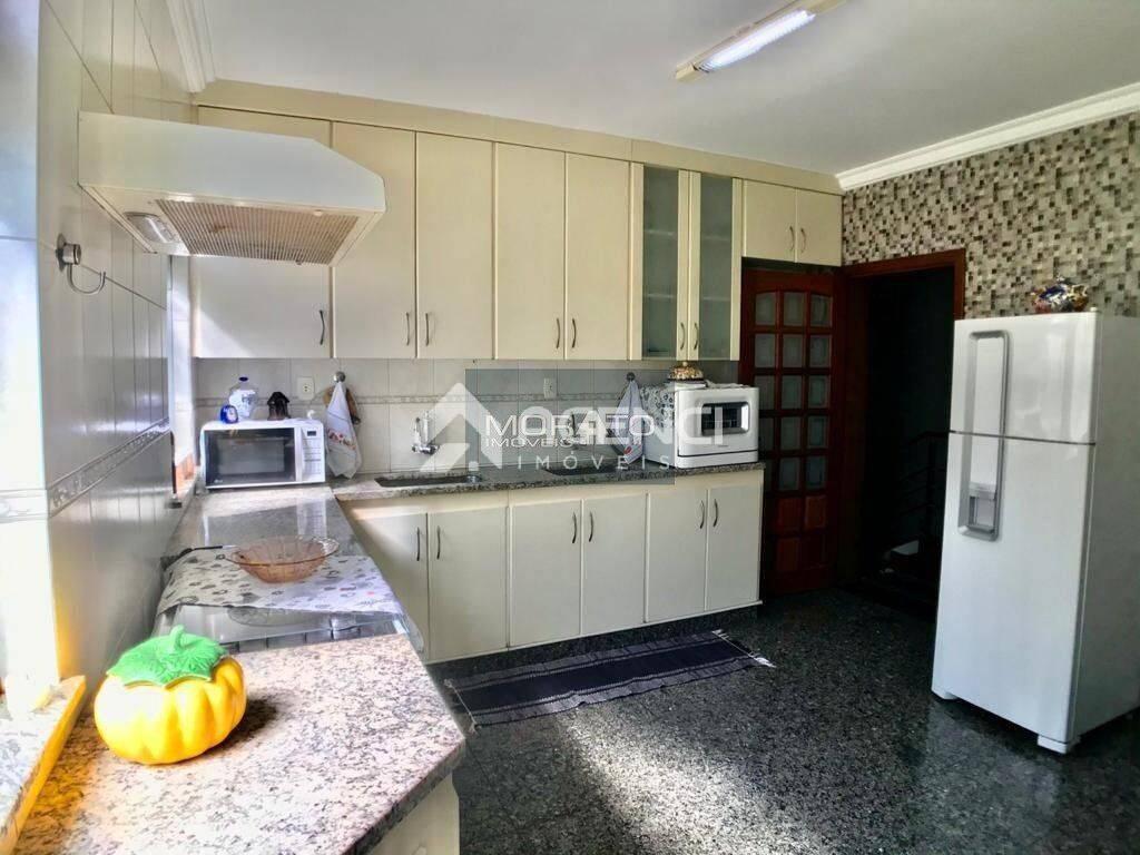 Casa, Castelo, 4 Quartos, 0 Vaga, 1 Suíte