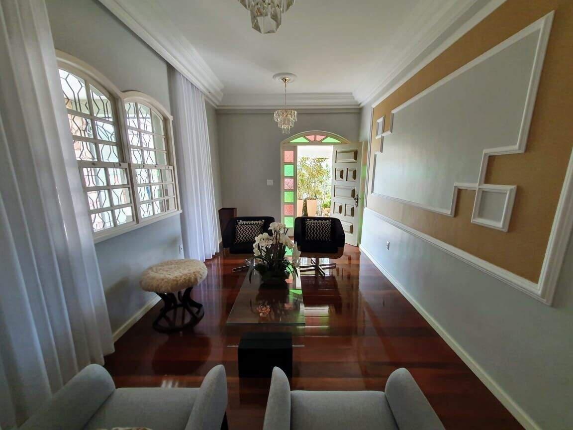 Casa, Esplanada, 4 Quartos, 5 Vagas, 2 Suítes