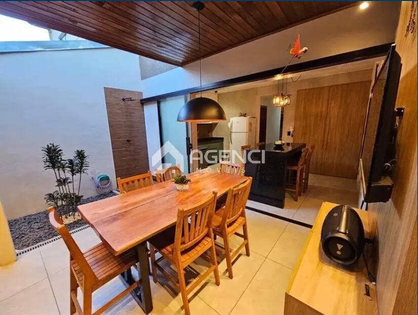 Casa, Cabral, 3 Quartos, 0 Vaga, 1 Suíte