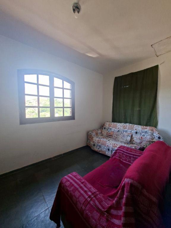 Casa, Centro, 4 Quartos, 0 Vaga