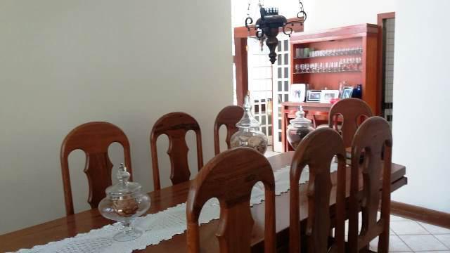 Casa, Castelo, 3 Quartos, 4 Vagas, 1 Suíte