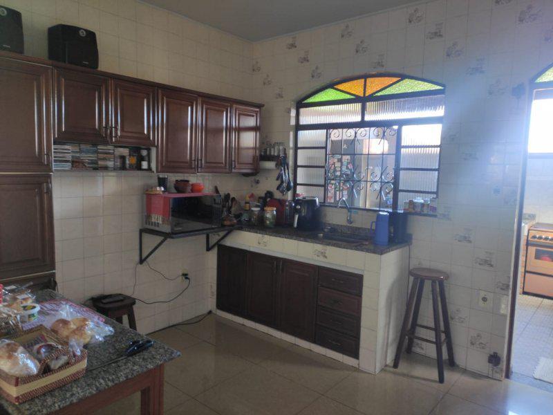 Casa, Camargos, 3 Quartos, 2 Vagas, 1 Suíte