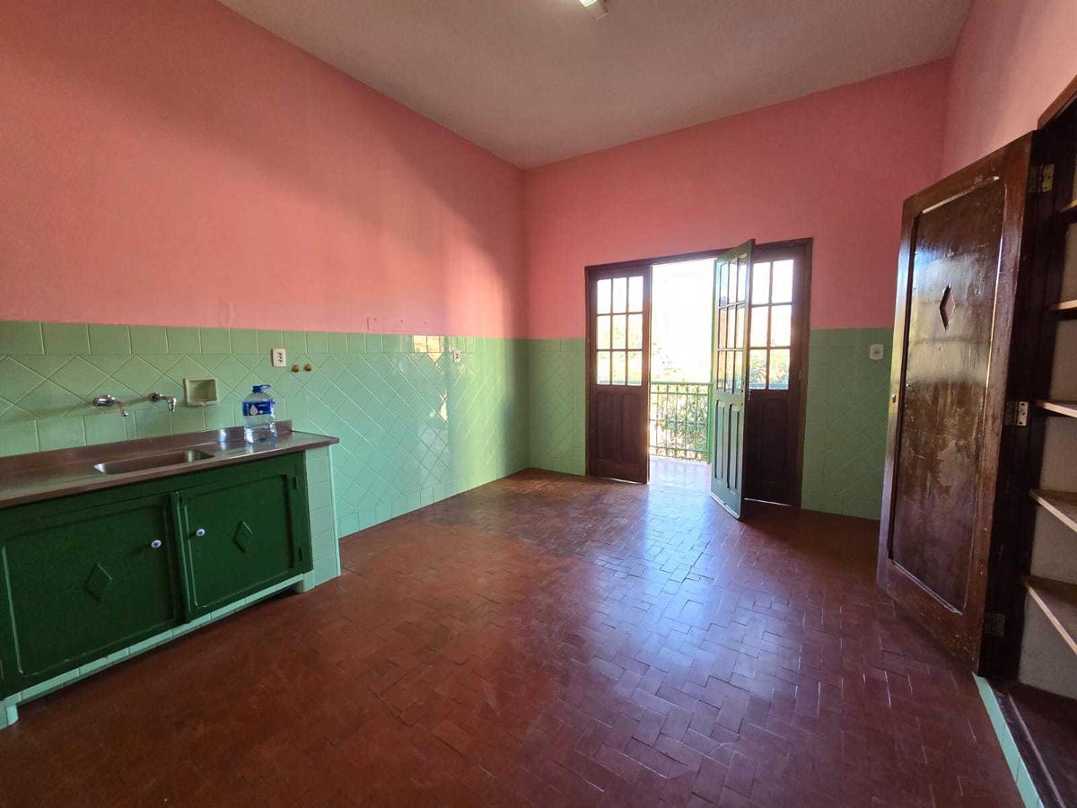 Casa, Centro, 5 Quartos, 0 Vaga