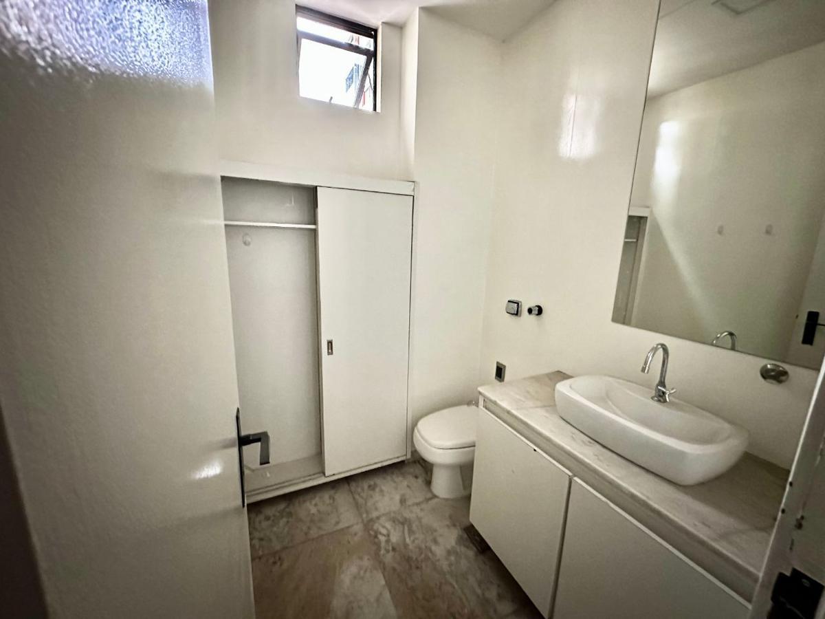 Sala, Lourdes, 1 Vaga