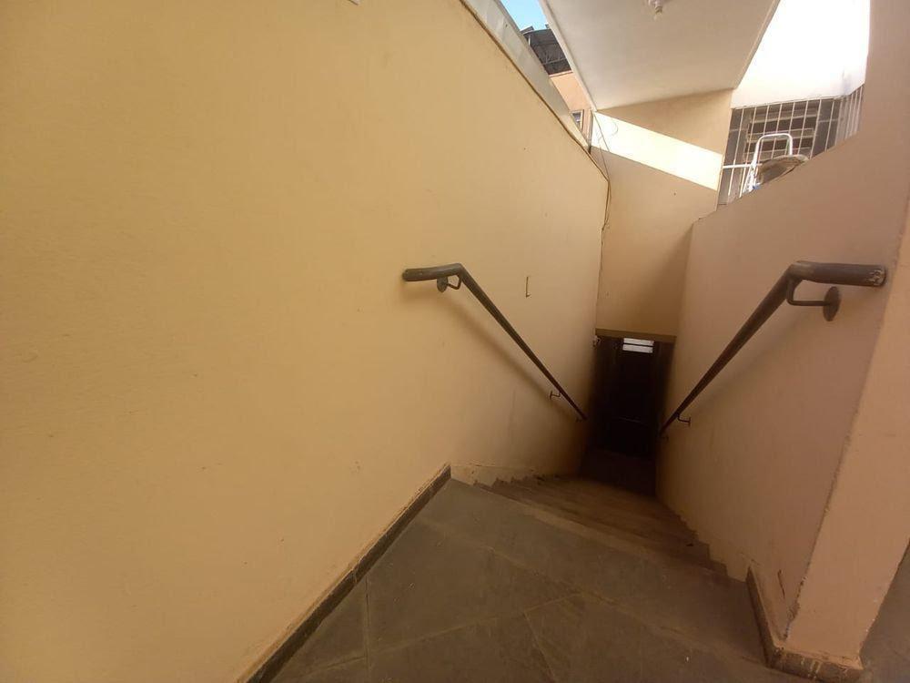 Prédio, Centro, 4 Quartos, 0 Vaga