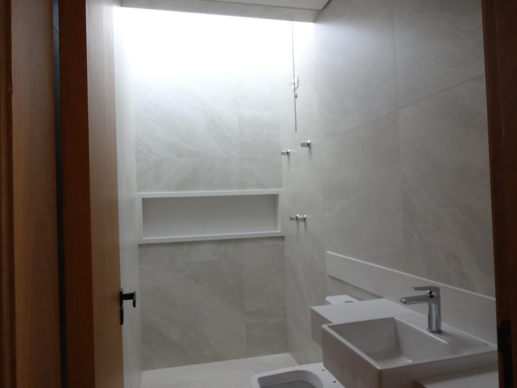 Casa, Jaraguá, 4 Quartos, 3 Vagas, 1 Suíte