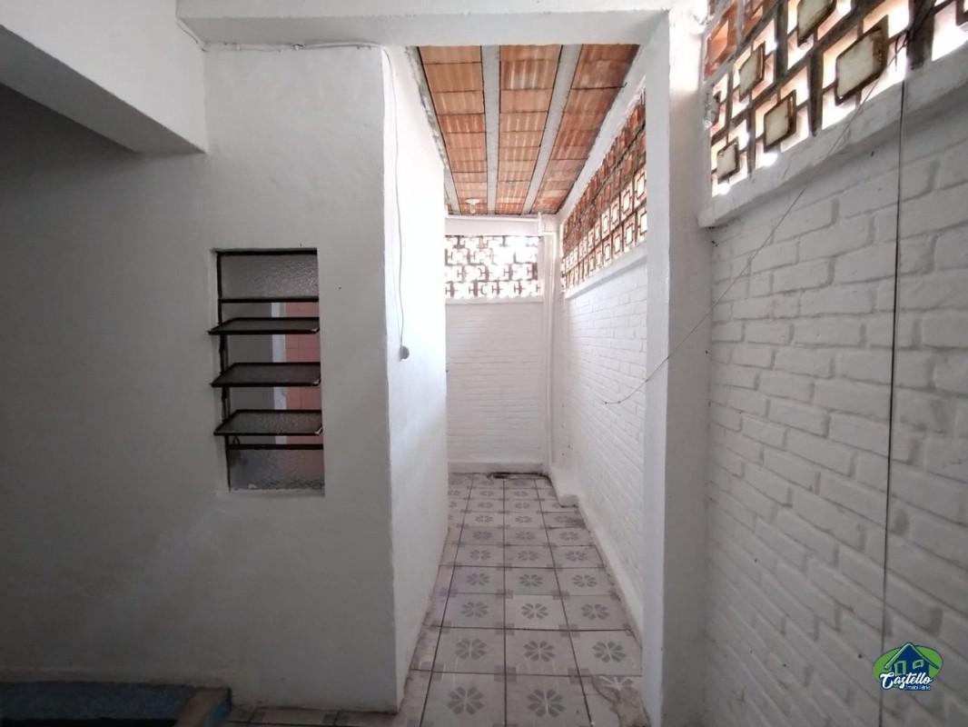 Casa, Cachoeirinha, 2 Quartos, 0 Vaga