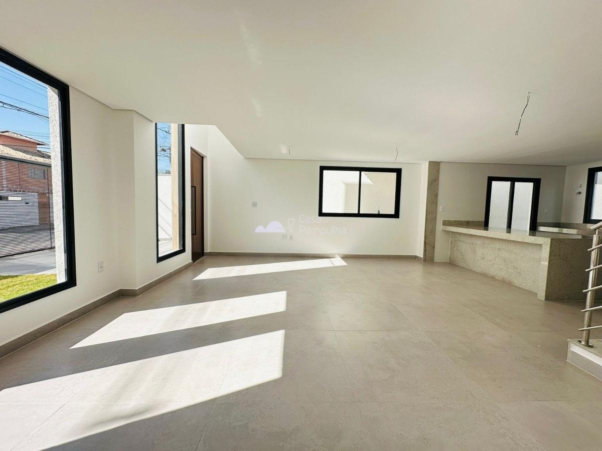 Casa, Planalto, 3 Quartos, 4 Vagas, 3 Suítes