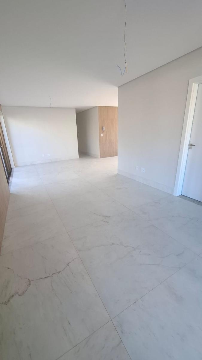 Apartamento, Jaraguá, 4 Quartos, 3 Vagas, 2 Suítes