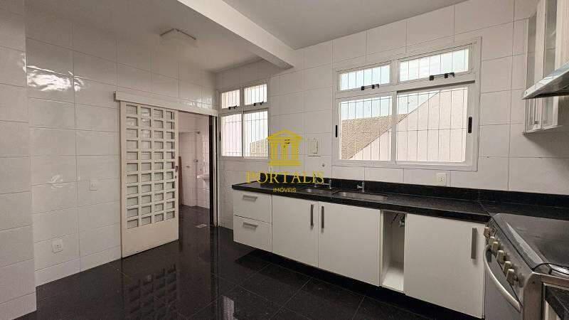 Casa, Vila Paris, 4 Quartos, 4 Vagas, 2 Suítes