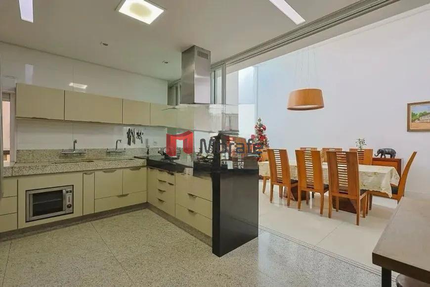 Casa, Castelo, 3 Quartos, 4 Vagas, 1 Suíte