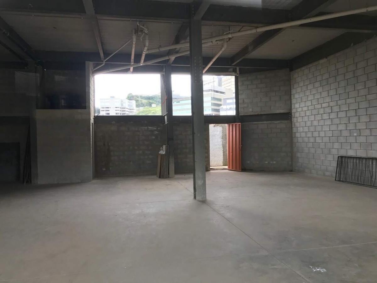 Prédio, Estoril, 70 Vagas